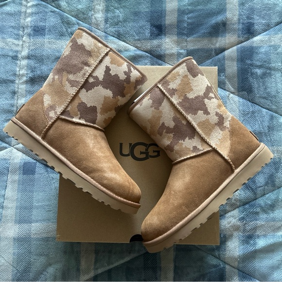 UGG Australia Short chesnut Camo winter Boots New in box